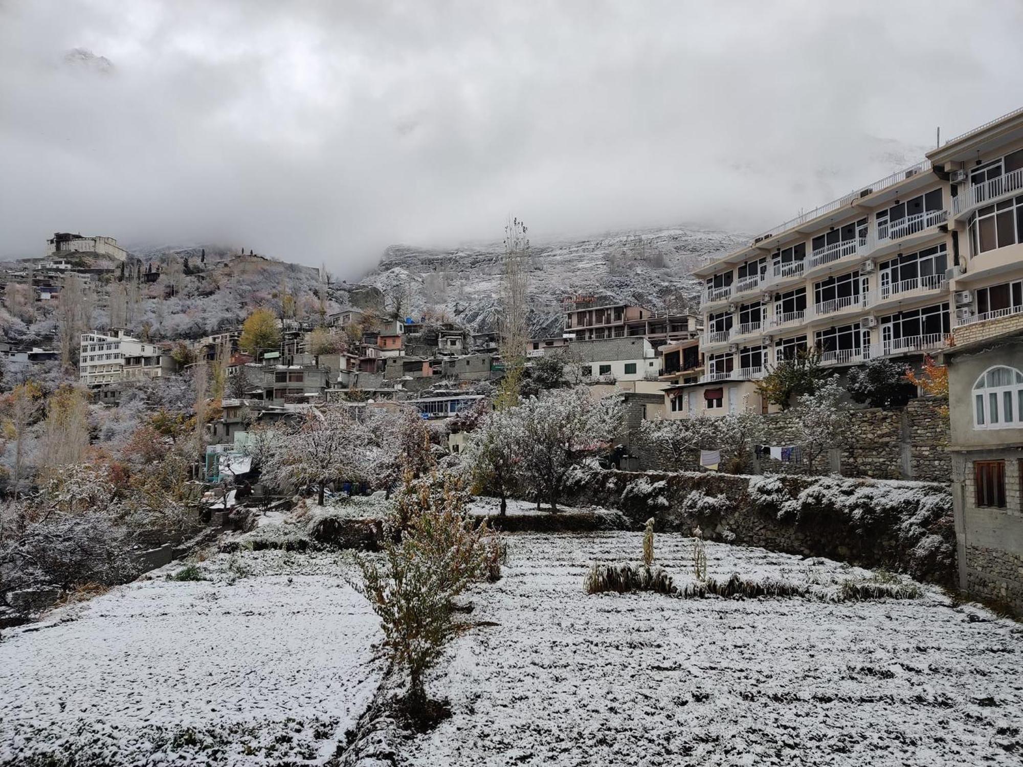 Hilltop Hotel, Hunza Karimabad  Exterior foto