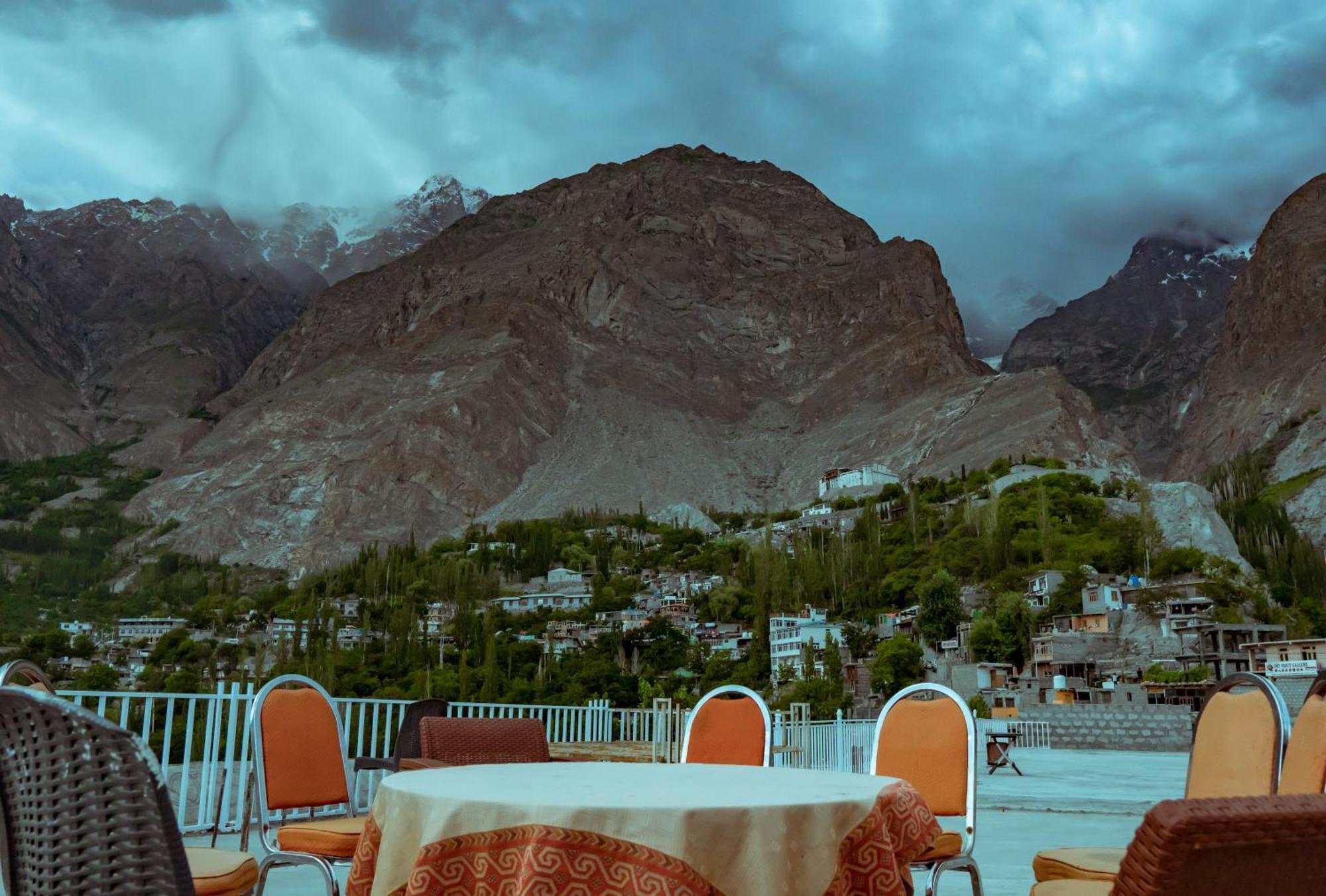Hilltop Hotel, Hunza Karimabad  Exterior foto